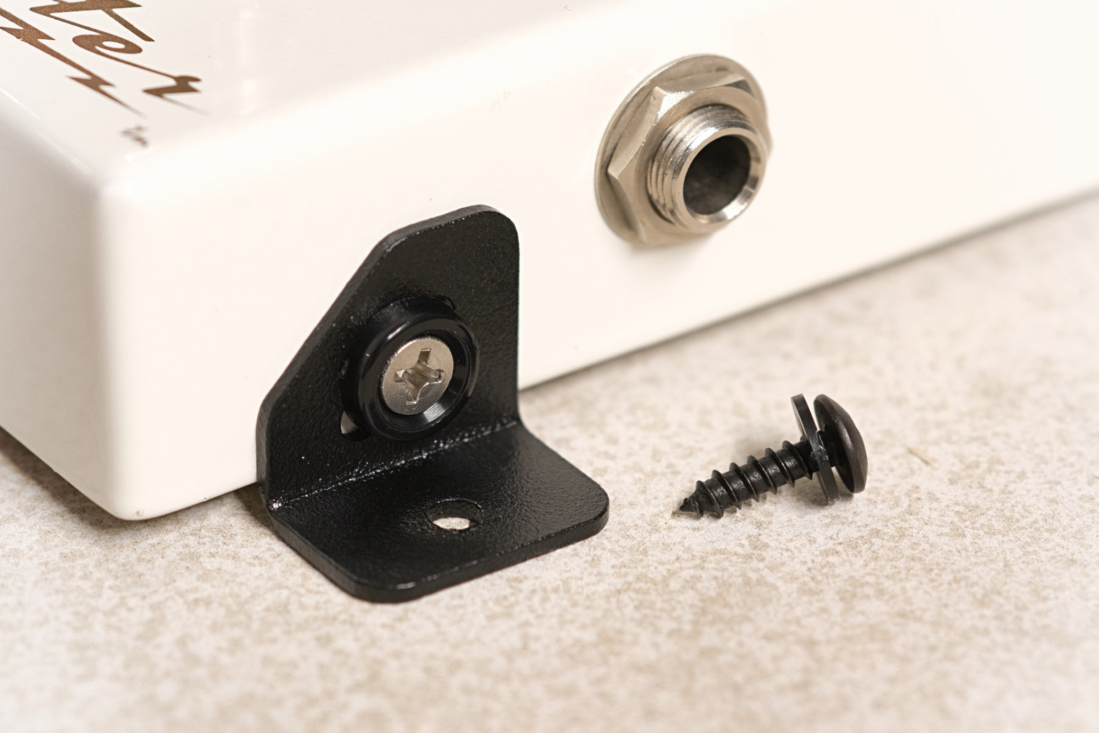 guitar pedal screws Pedal Mounting Brackets (Angled)
